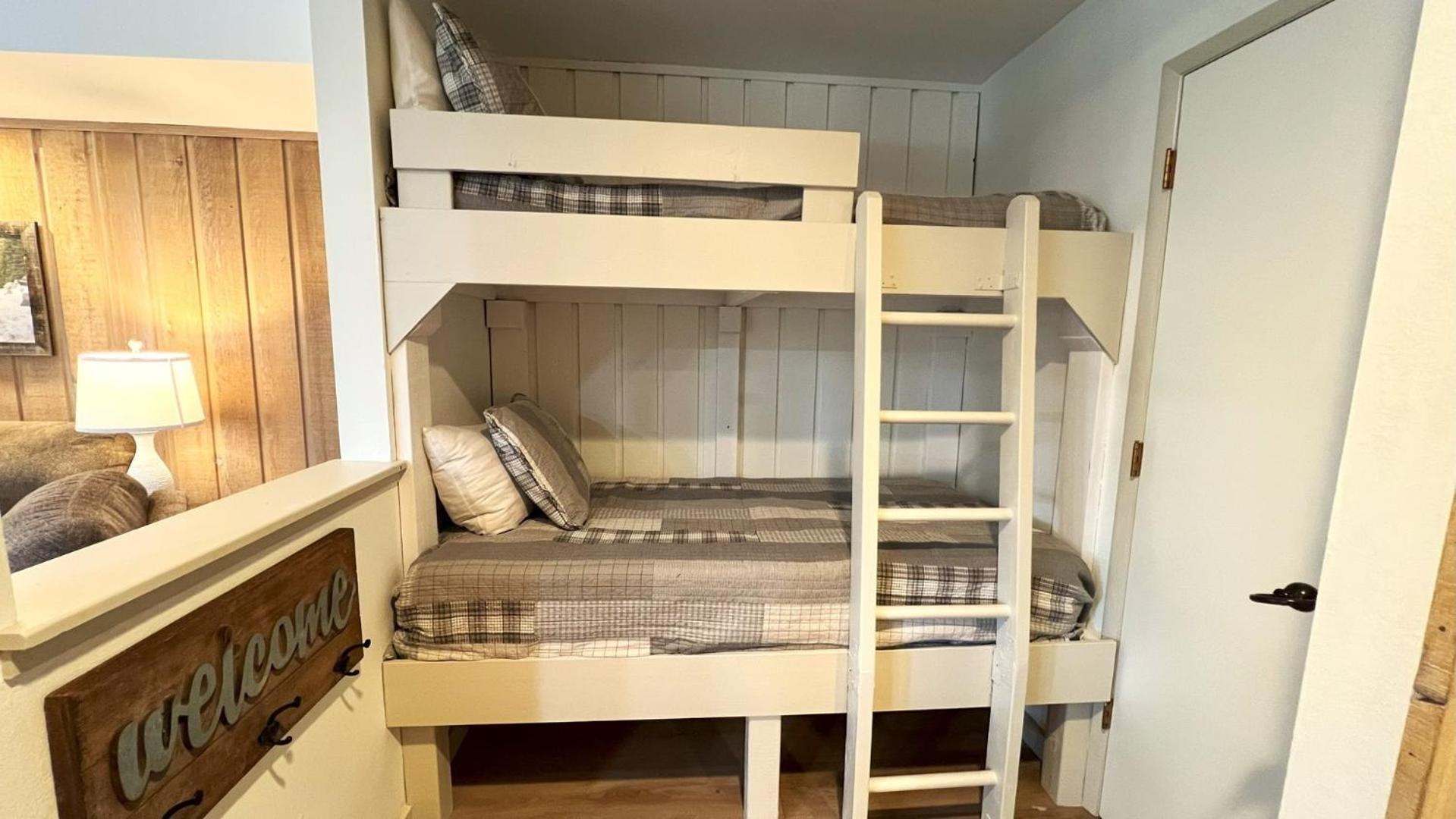 Standard Condos With Free Parking Mammoth Lakes Room photo